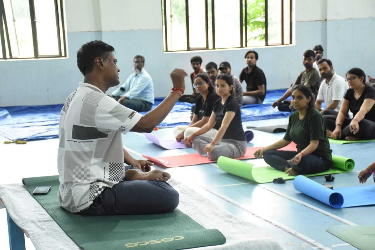पशु चिकित्सा महाविद्यालय में योगाभ्यास शिविर