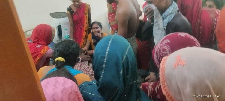 पेड़ से गिर कर 10 वर्षीय बालक की मौत