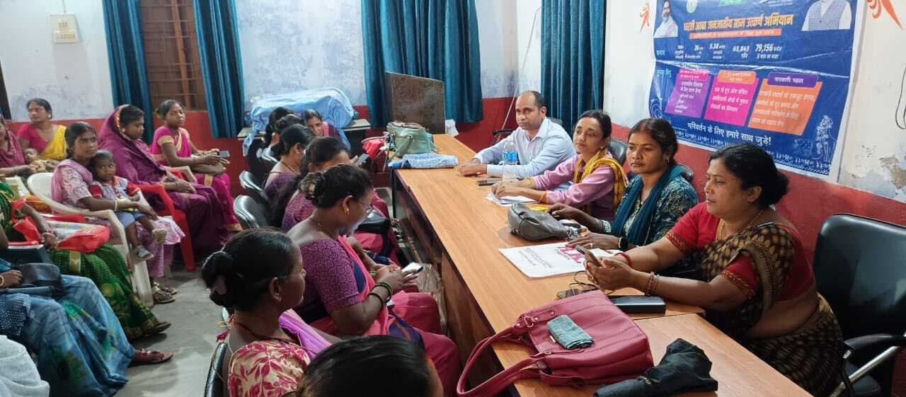 जनजातीय उत्कर्ष अभियान शिविर में नही पंहुचे अधिकारी, लौटे ग्रामीण