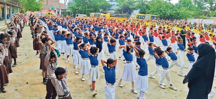 Gopalganj News : फुलवरिया के खेल मैदान में गूंजा योग करोगे तो निरोग रहोगे का संदेश