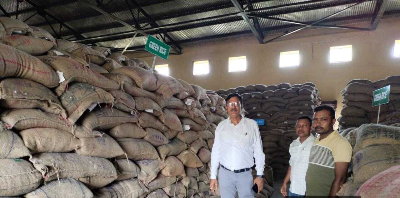 डीएसओ ने गोदाम व पीडीएस दुकानों का किया निरीक्षण