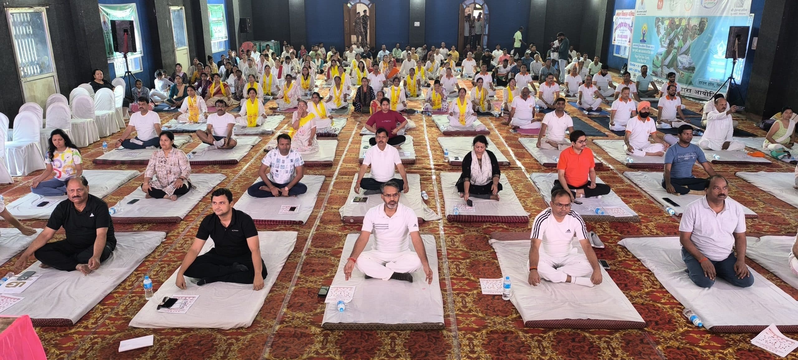 Giridih News :उत्साह के साथ गिरिडीह में मना अंतरराष्ट्रीय योग दिवस