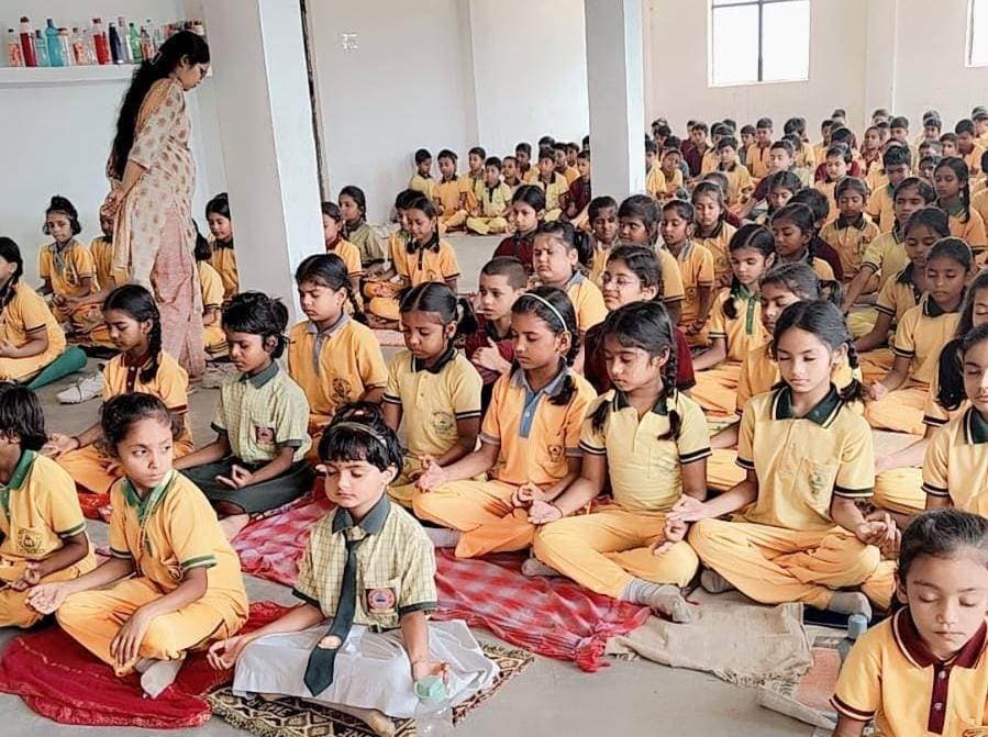 योग करो नीरोग रहो... लोगों ने दिनचर्या में शामिल करने की ली शपथ