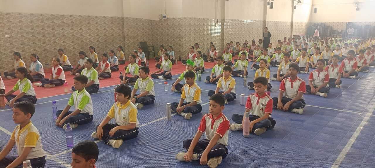 Giridih News :सलूजा गोल्ड इंटरनेशनल स्कूल ने मना योग दिवस