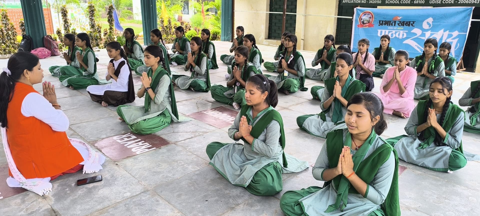 Giridih News :प्रभात खबर के योग शिविर में लोगों ने जाना योग का महत्व, आसान, प्राणायाम व ध्यान का किया अभ्यास