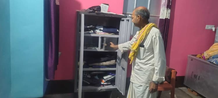 घसियाडीह मुहल्ले में बंद घर से ढाई लाख नकदी और लाखों के जेवरों की चोरी