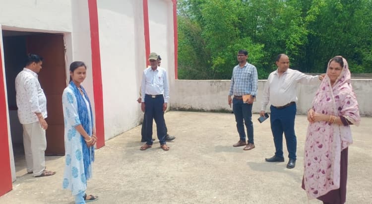 Giridih News :डीपीआरओ ने किया पंचायत सचिवालयों का निरीक्षण