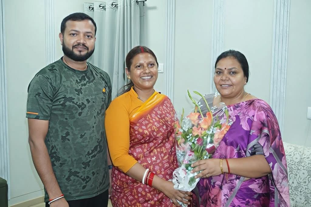 Giridih News :विधायक डॉ मंजू कुमारी ने की मंत्री दीपिका पांडेय सिंह से मुलाकात