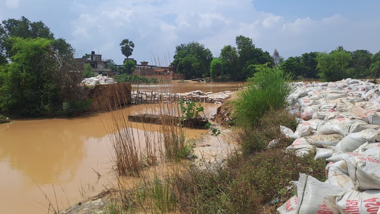 निमी सलारपुर व बड़ी केवई के पास भी बांध टूटा