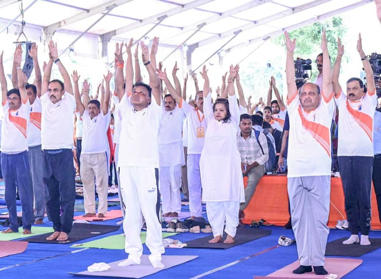 Bhubaneswar News: भारत का विश्व को अनमोल उपहार है योग : मोहन माझी