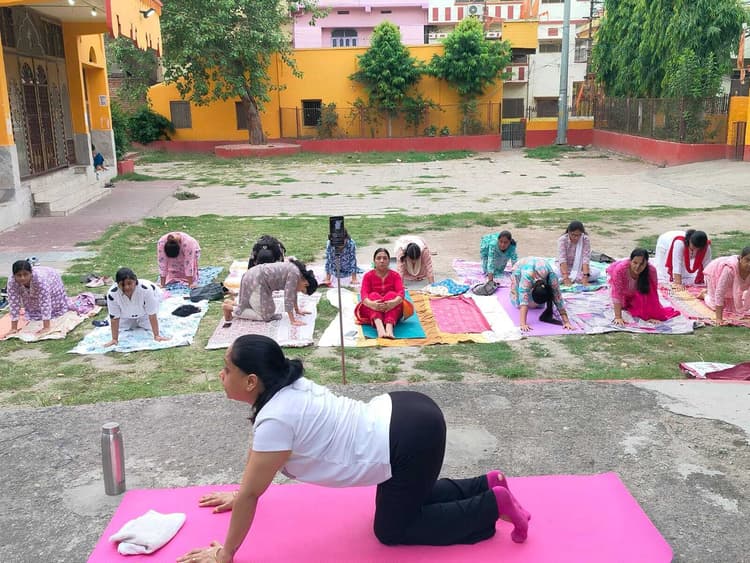 Bettiah : नित्य योग से दूर रहेंगे सारे रोग : एक्सपर्ट