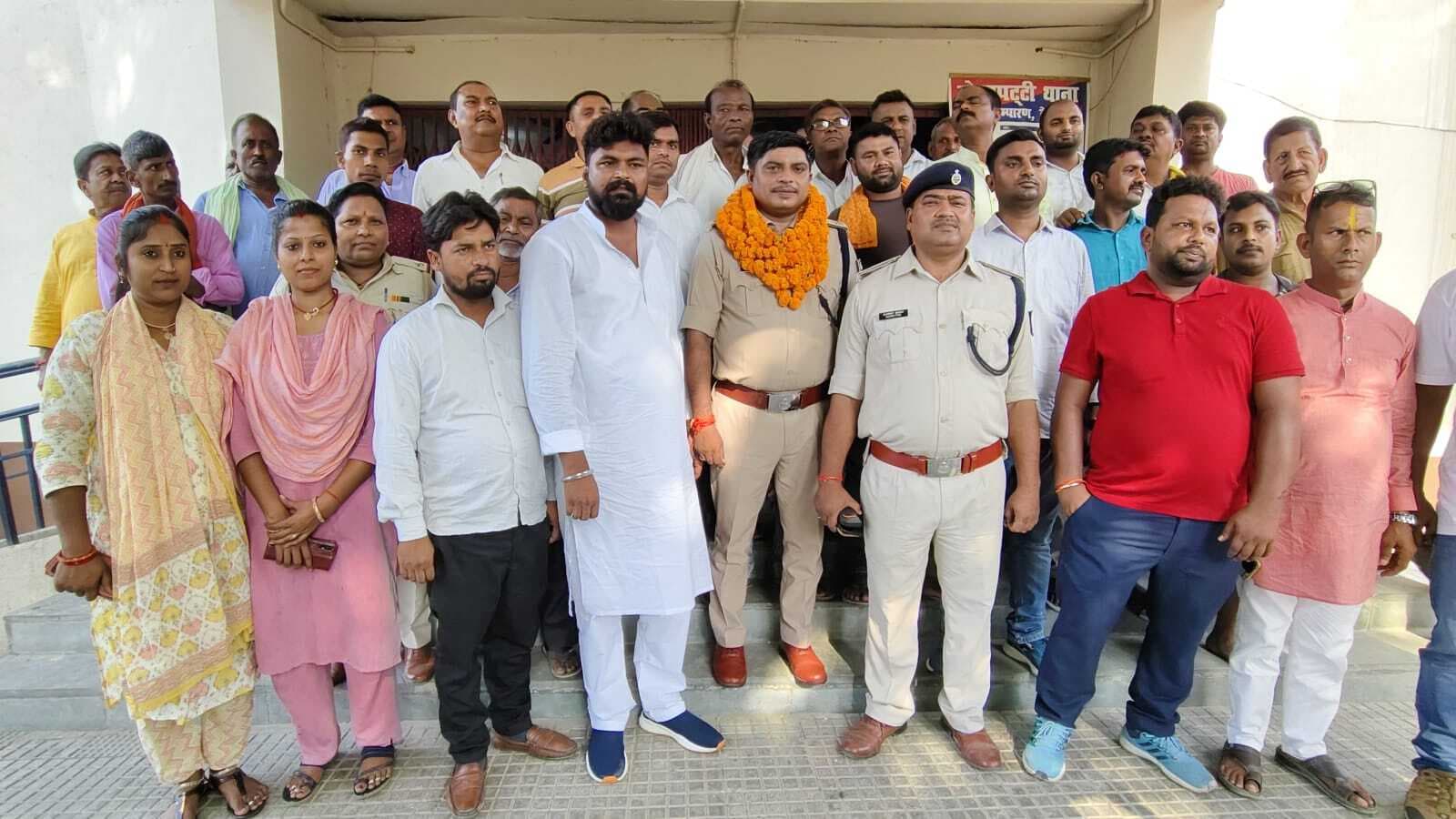 Bettiah : समारोह आयोजित कर हुई थानाध्यक्ष की विदाई