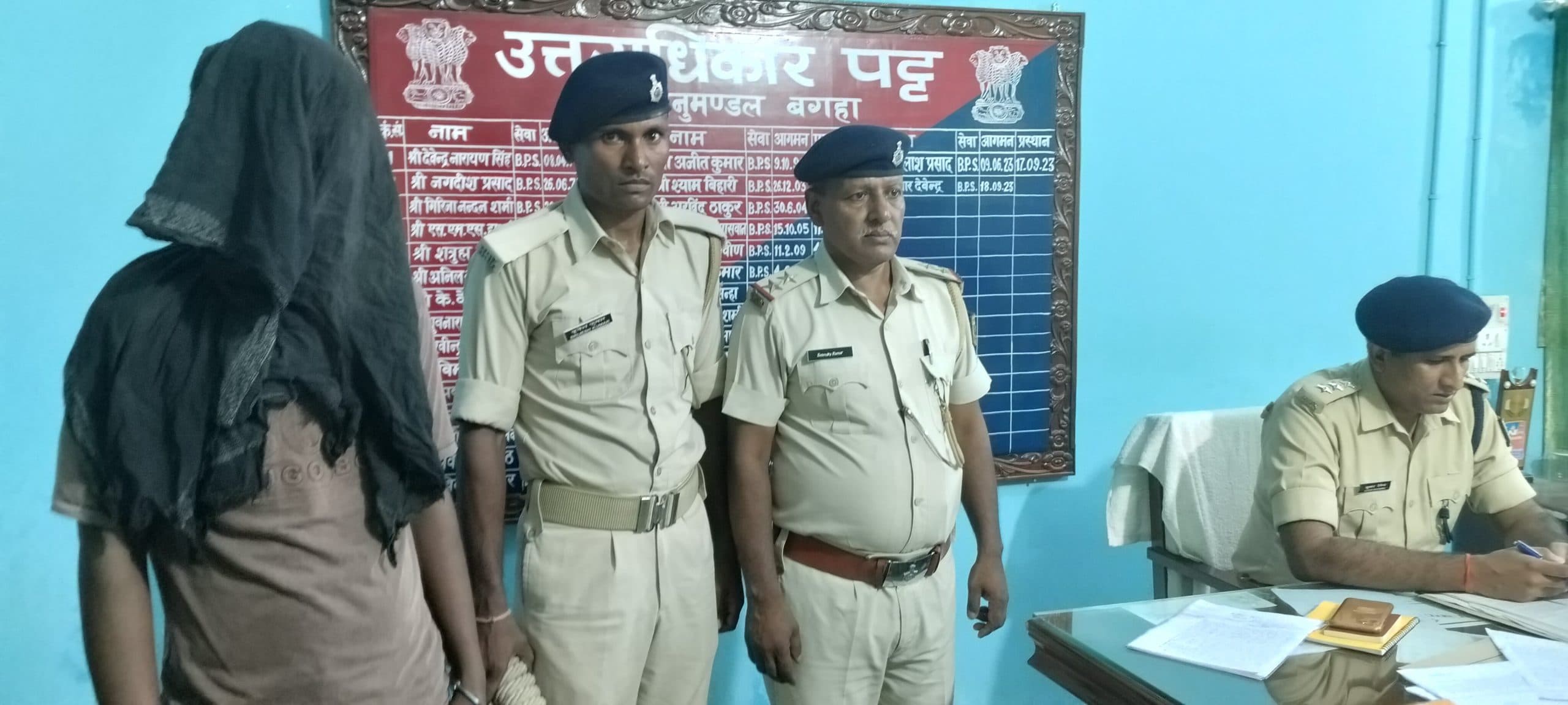 Bettiah : अवैध हथियार सहित चार अपराधी गिरफ्तार, एक अपराधी भागने में रहा सफल, छापेमारी में जुटी पुलिस