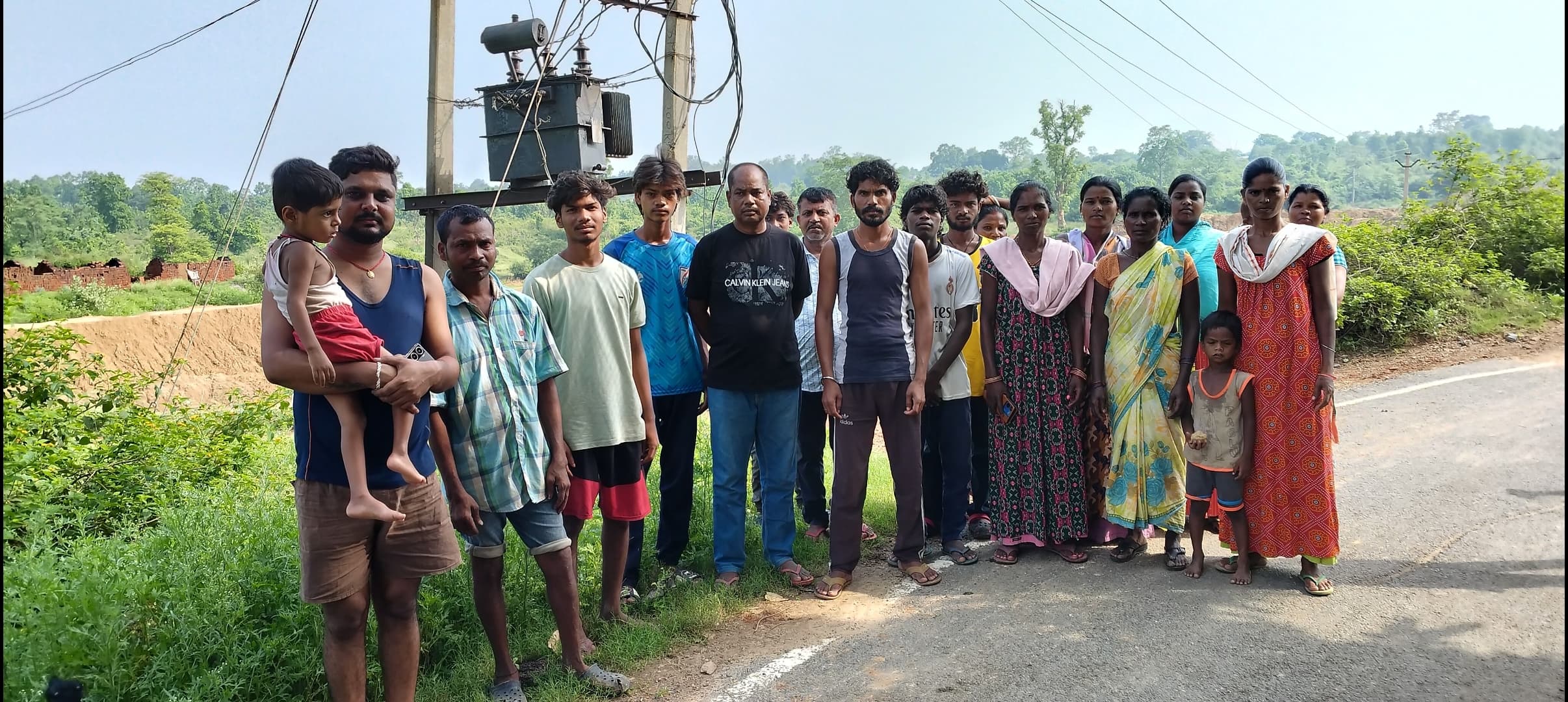 ट्रांसफॉर्मर जला, बिजली आपूर्ति ठप