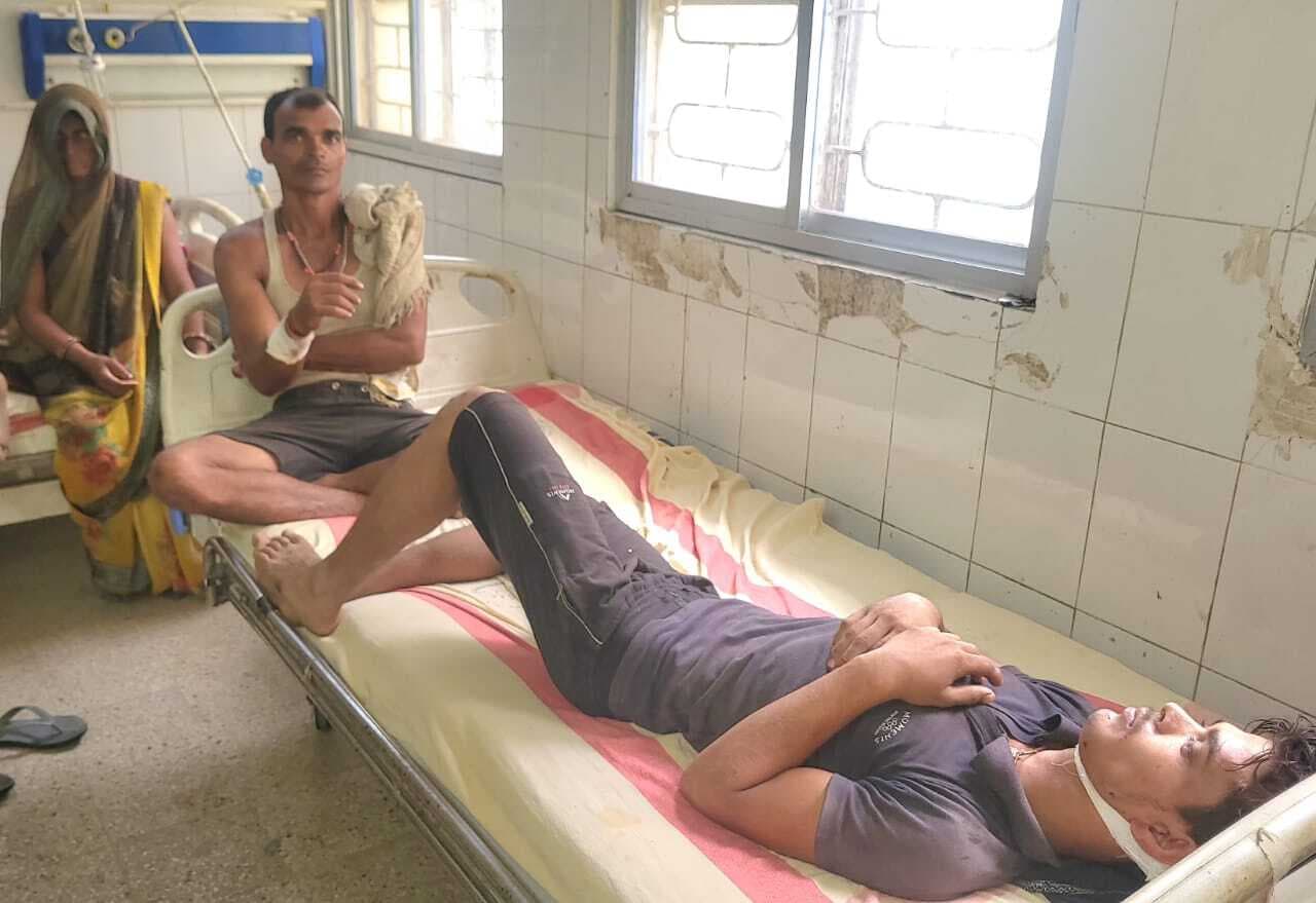 आपसी विवाद में दाे पक्षों के बीच हुई जमकर मारपीट