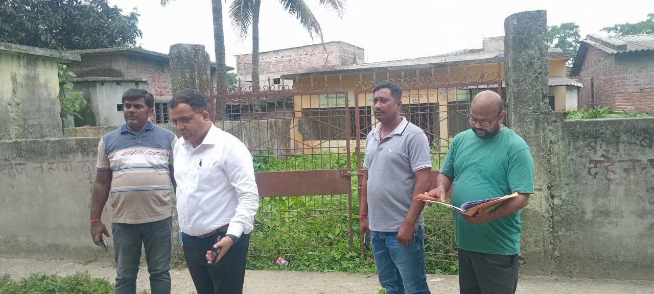 एसडीओ ने बूथों का किया निरीक्षण