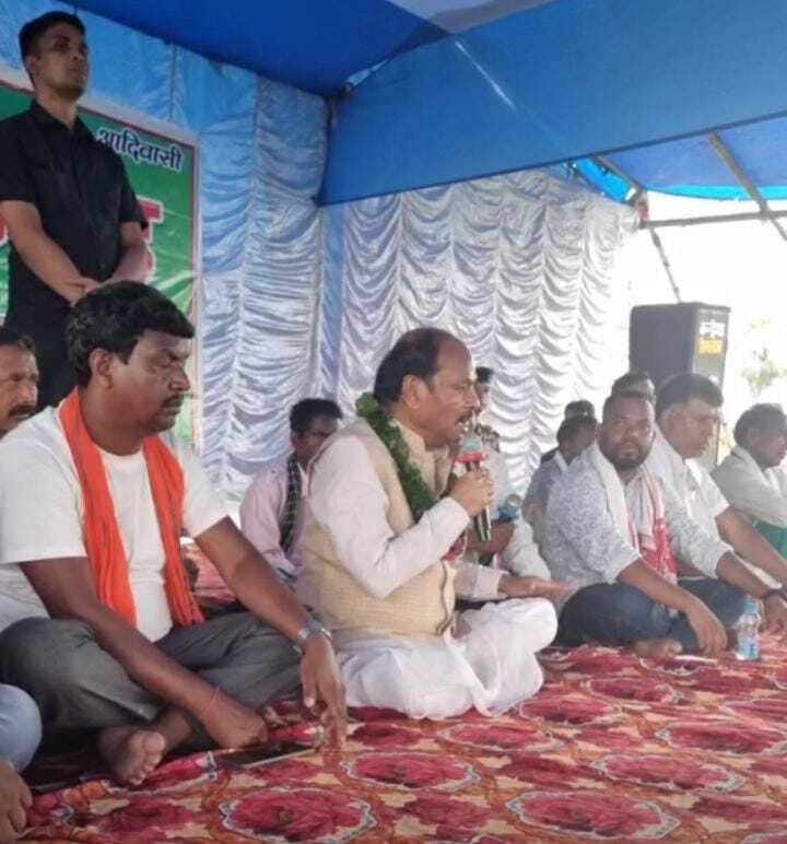 राज्य सरकार पेसा एक्ट लागू कर आदिवासियों को दिलाये अधिकार : रघुवर