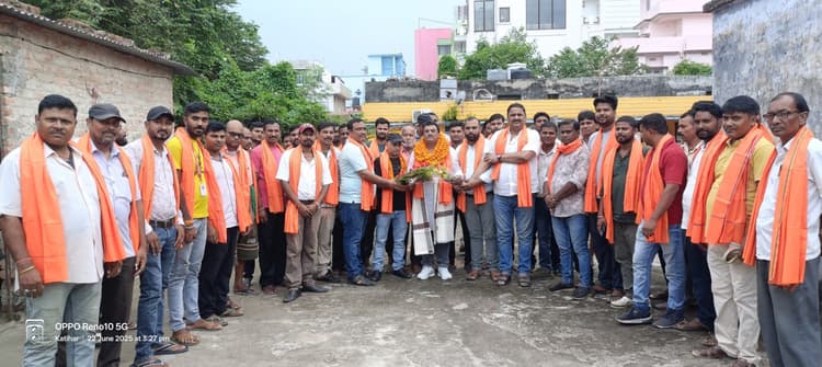 भाजपा की सदस्यता ग्रहण करने पर अभिनंदन समारोह का आयोजन