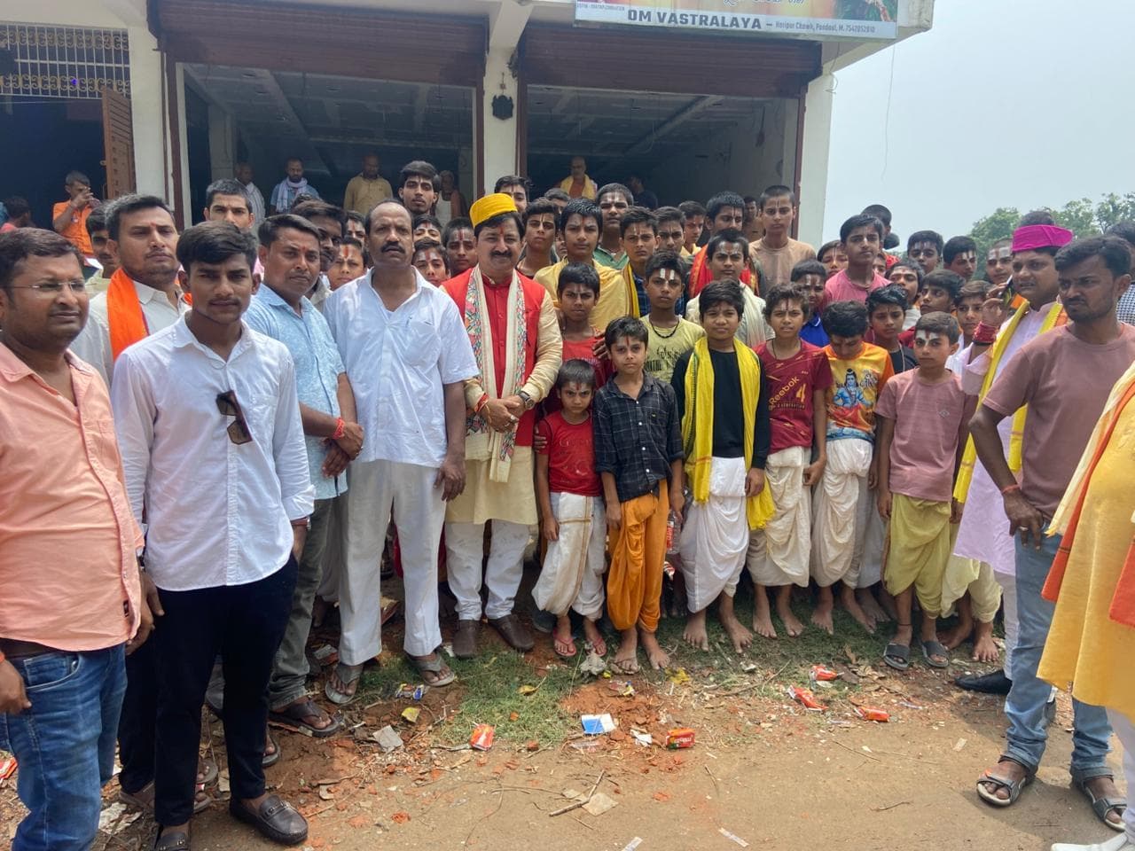 Madhubani News : संस्कृत शिक्षा बोर्ड के अध्यक्ष मृत्युंजय झा को उनके पैतृक गांव हरिपुर आने पर किया स्वागत