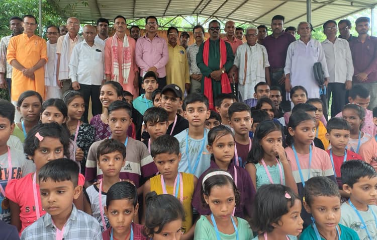 Bokaro News : परीक्षा में उत्कृष्ट प्रदर्शन के लिए विद्यार्थी हुए सम्मानित