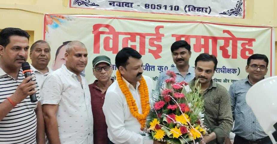 स्थानांतरण पर जेल अधीक्षक को दी गयी भावभीनी विदाई