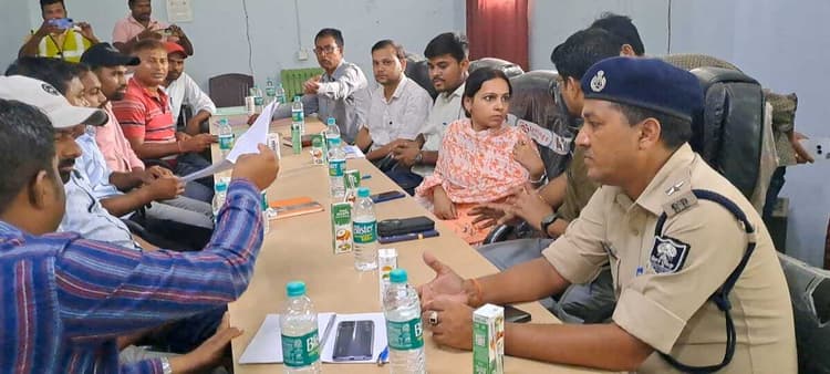 गंगा व महानंदा तटबंधों को सुरक्षित रखने के लिए बैठक में दिये गये निर्देश