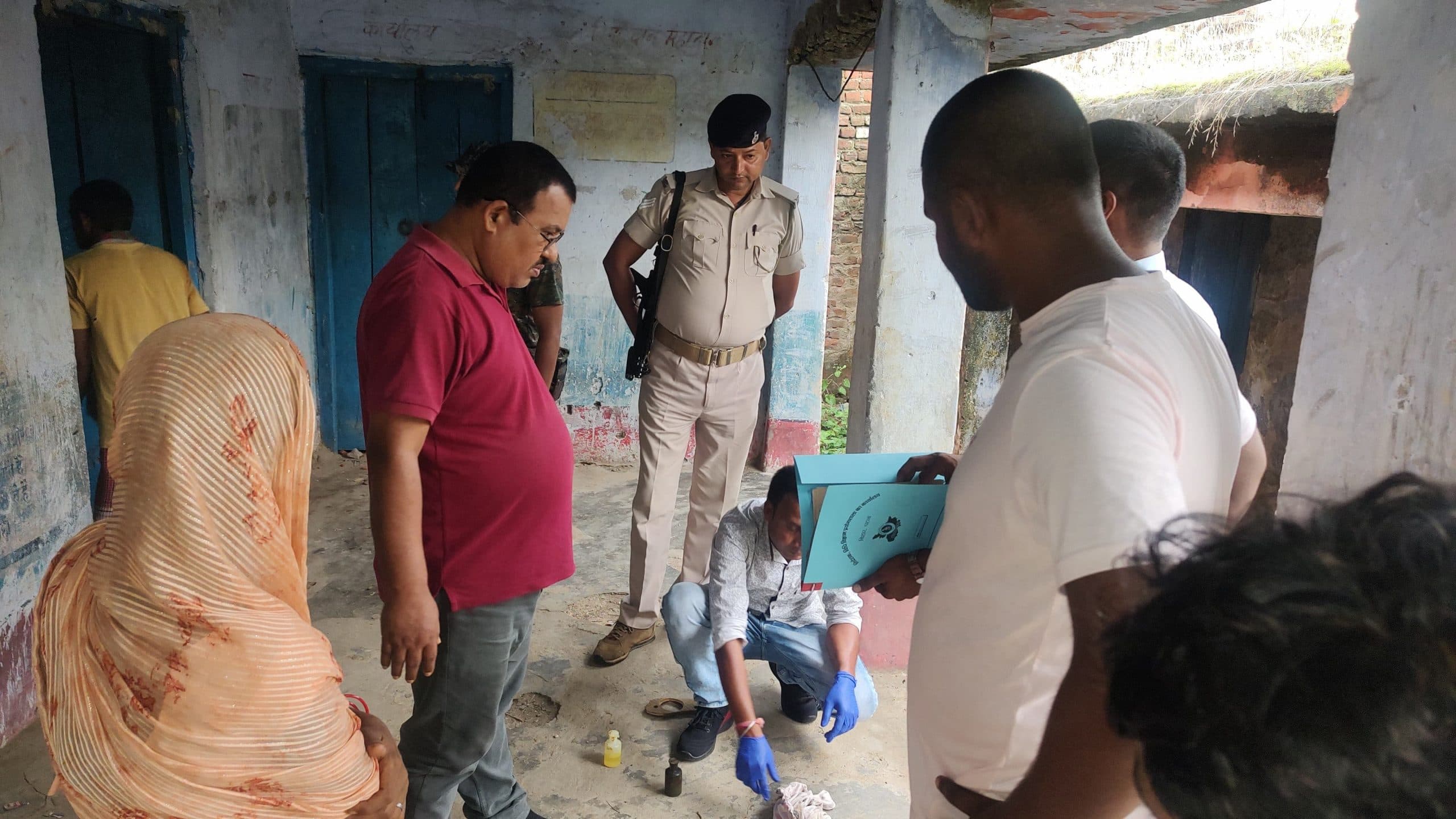 एफएसएल की टीम ने जुटाये नमूने