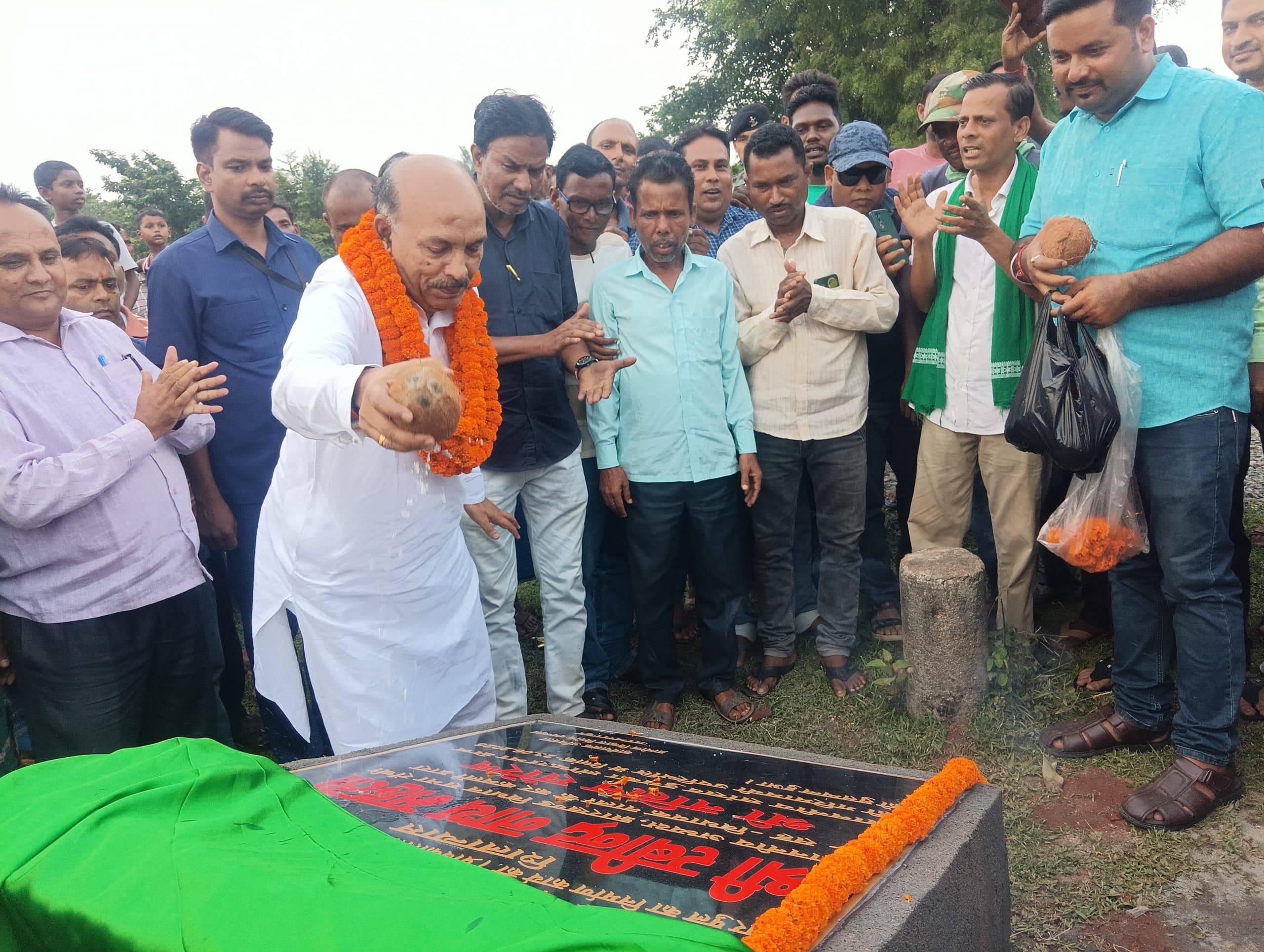 स्पीकर ने बांकाशिमल गांव में पुल का किया शिलान्यास