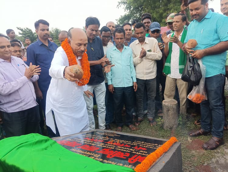 स्पीकर ने बांकाशिमल गांव में पुल का किया शिलान्यास