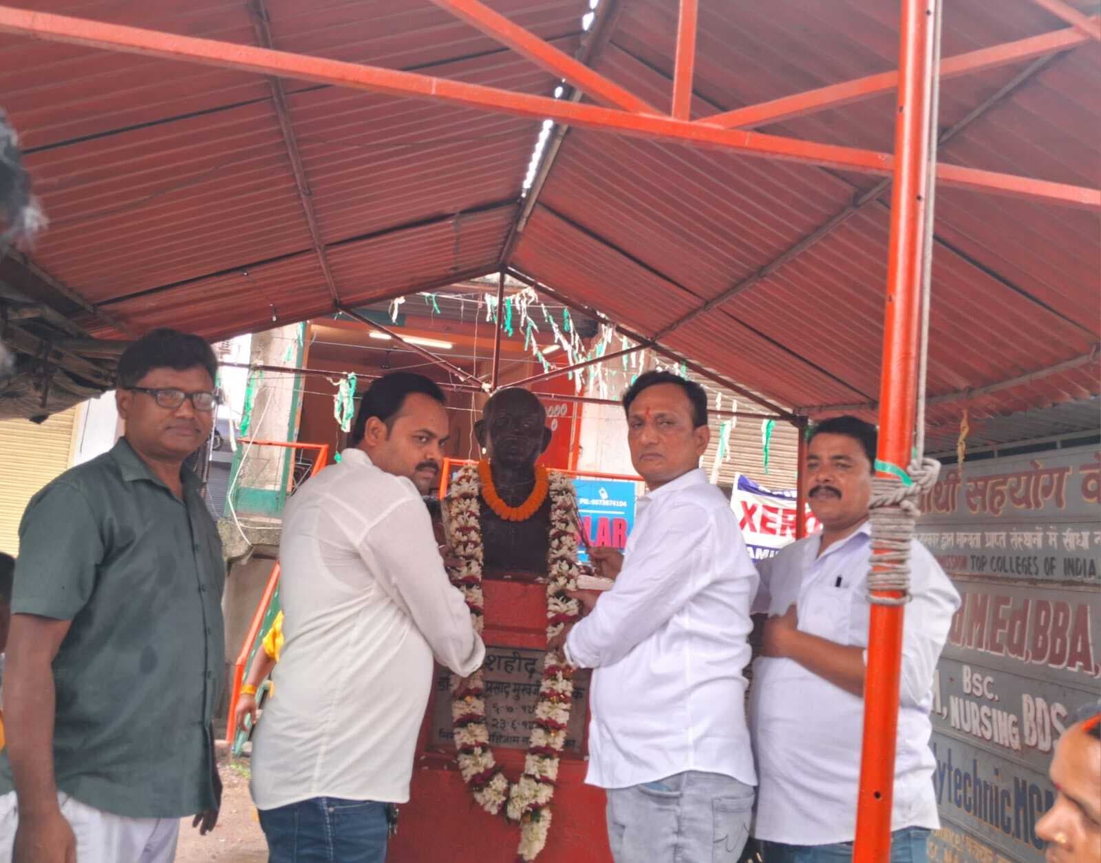 भाजपाइयों ने डॉ श्यामा प्रसाद मुखर्जी को किया याद