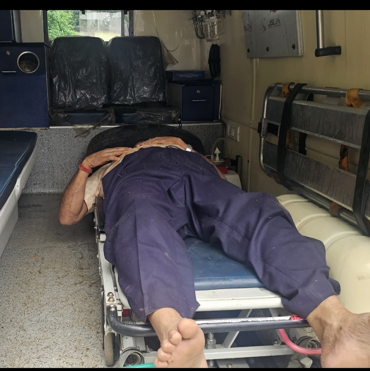 यात्रियों से भरी बस पलटी, एक गंभीर, कई को हल्की चोट