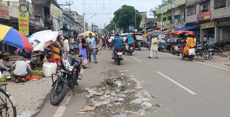 Bokaro News : निगम क्षेत्र में अब सड़क व नाली में कचरा फेंकने वालों की खैर नहीं, होगी कार्रवाई