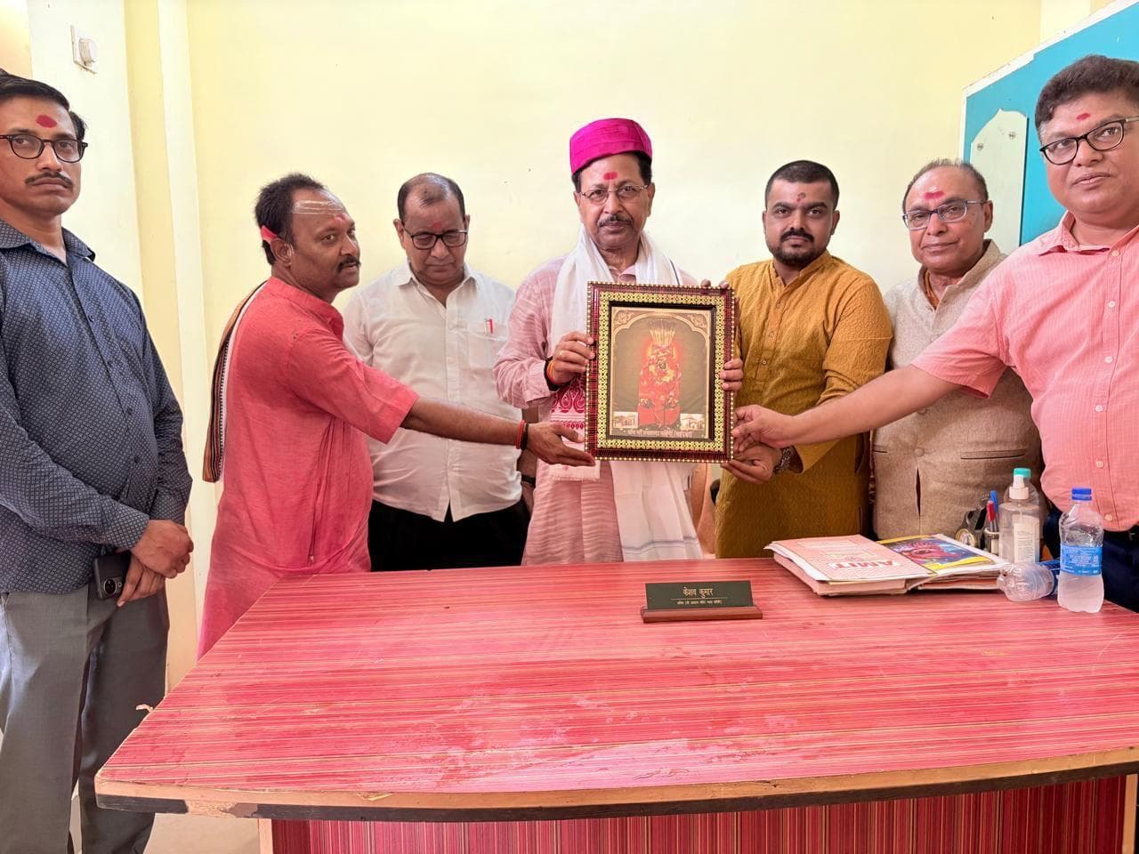 कुलपति ने की मां उग्रतारा की पूजा, न्यास सचिव ने किया सम्मानित