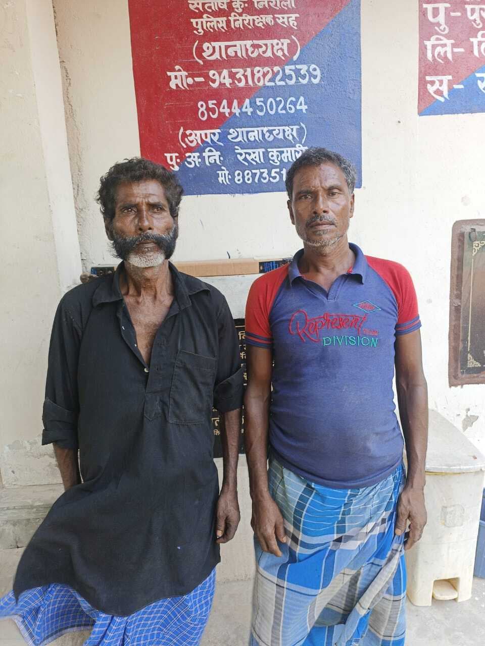 26 लीटर देसी शराब के साथ दो तस्कर गिरफ्तार