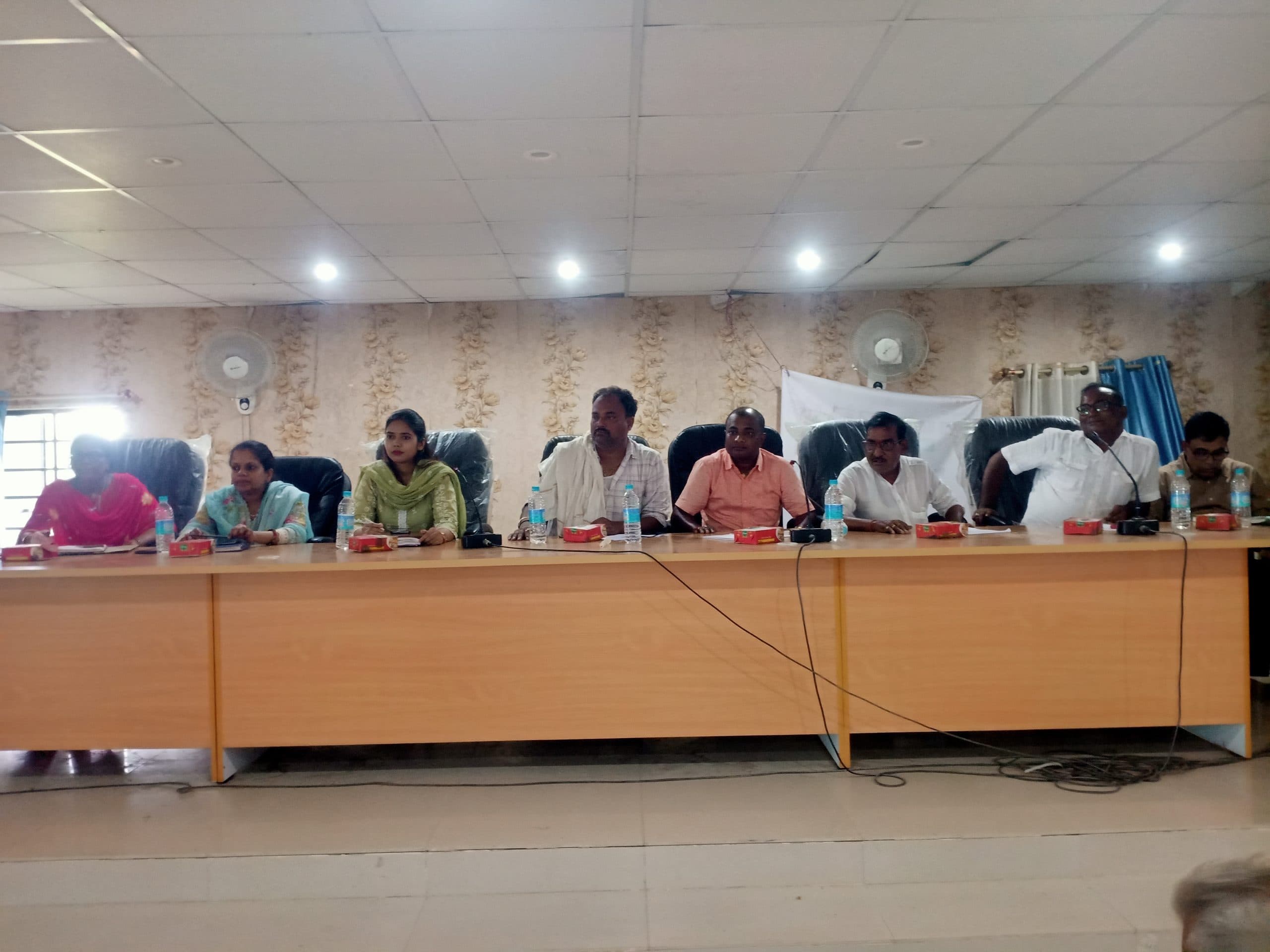 हंगामेदार माहौल में हुई बीस सूत्री की बैठक, छाया रहा अनियमितता का मामला