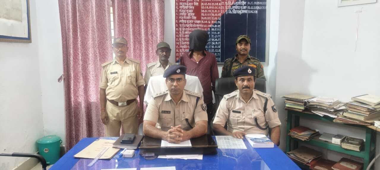 आर्म्स एक्ट का वांछित एक अभियुक्त गिरफ्तार, भेजा गया जेल