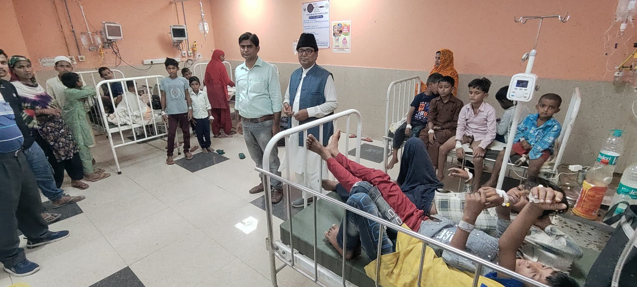 जहरीला फल खाने से एक दर्जन से अधिक बच्चे बीमार, जेएनकेटी मेडिकल कॉलेज में चल रहा है इलाज