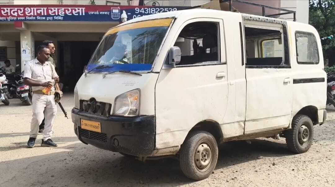 ओमनी वैन के तहखाने से भारी मात्रा में विदेशी शराब बरामद