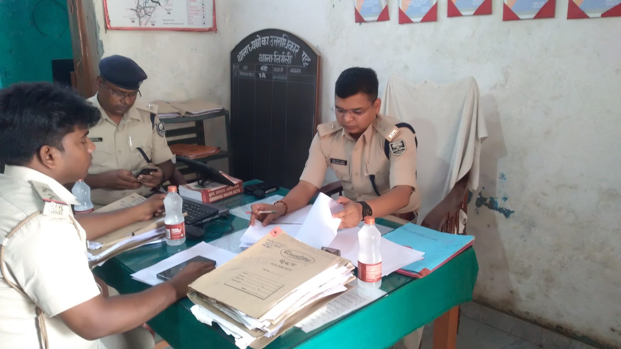 थाना का एसडीपीओ ने किया निरीक्षण, लंबित कांडों के त्वरित निष्पादन करने का दिया निर्देश