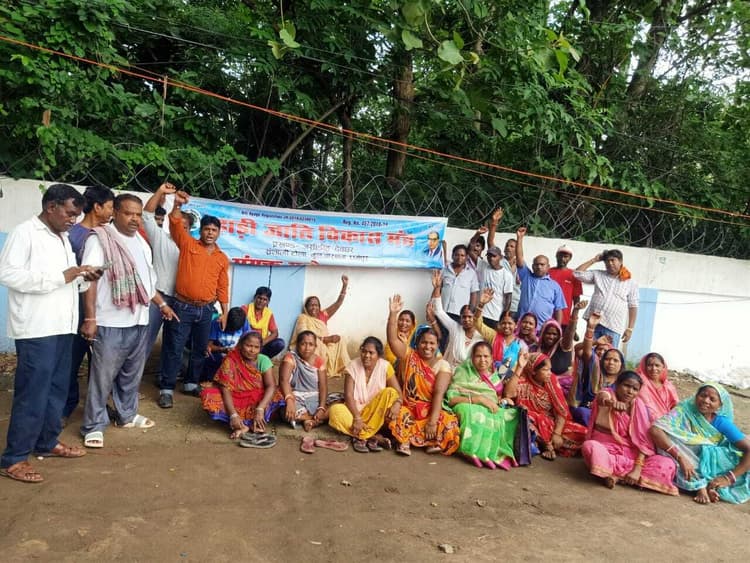 Deoghar news : सात सूत्री मांगों को लेकर हाड़ी समाज ने सीएम के नाम ज्ञापन सौंपा