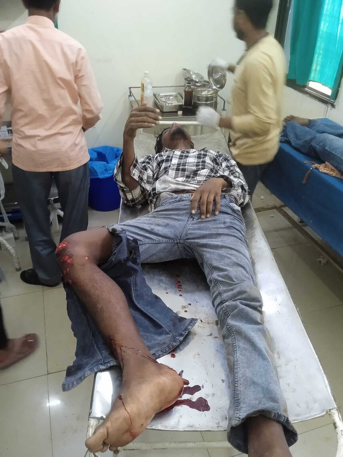 बाइक व चार पहिया वाहन के बीच हुई टक्कर, चार लोग घायल