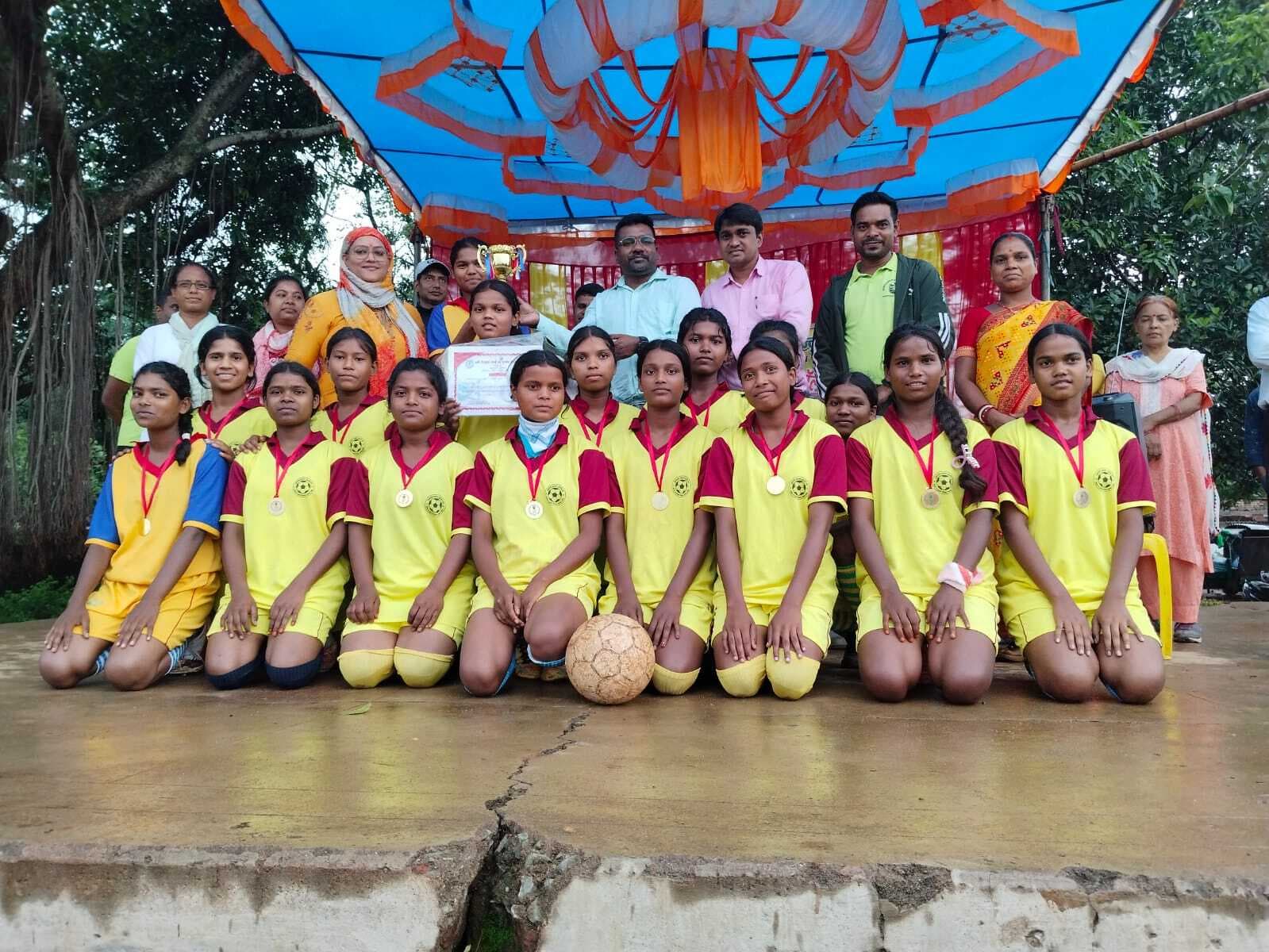 विजेता टीमों को किया गया सम्मानित