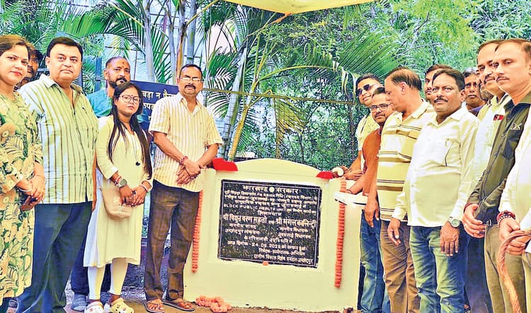 Jamshedpur news. जुगसलाई में ब्लॉक पब्लिक हेल्थ यूनिट निर्माण कार्य का मंगल कालिंदी ने किया शिलान्यास