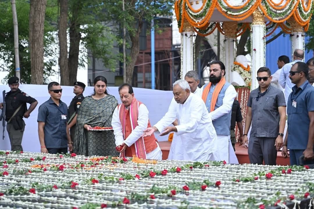 स्व. दिग्विजय सिंह की 15वीं पुण्यतिथि पर सीएम नीतीश कुमार ने दी श्रद्धांजलि, दोनों डिप्टी सीएम भी रहे मौजूद