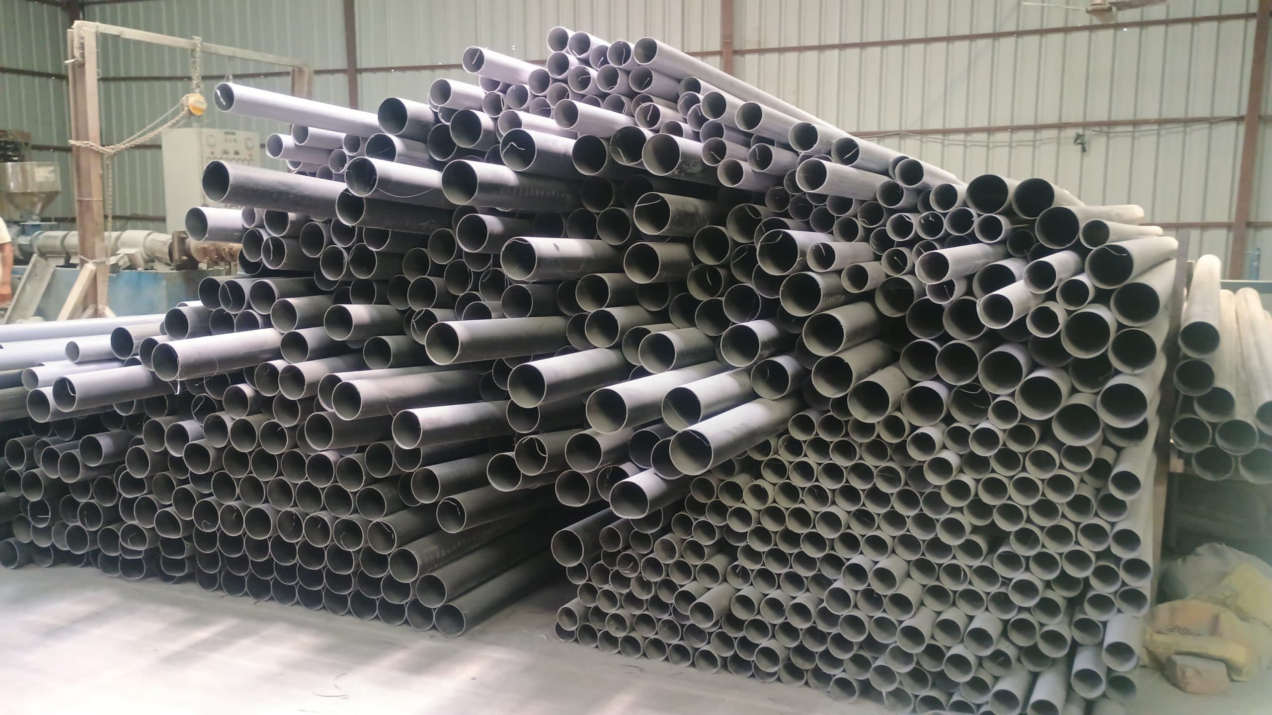 ब्रांड के नाम पर नकली पाइप फैक्ट्री का भंडाफोड़, किया सील