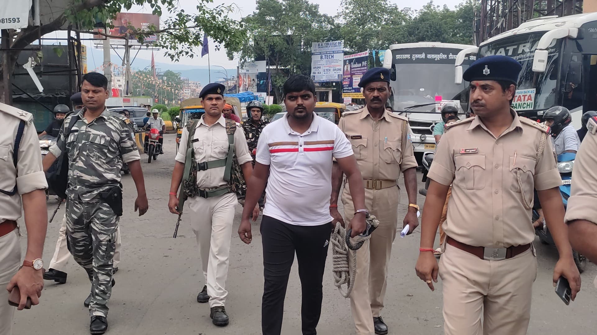 Jamshedpur News : निशु को पुलिस ने कराया पैदल मार्च, भेजा जेल