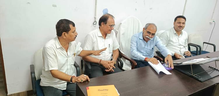 विधिज्ञ संघ के साथ अधिवक्ताओं को लोक अदालत की दी गयी जानकारी, आपसी सुलह-समझौता के आधार पर विवादों को निबटाने में सहयोग की अपील