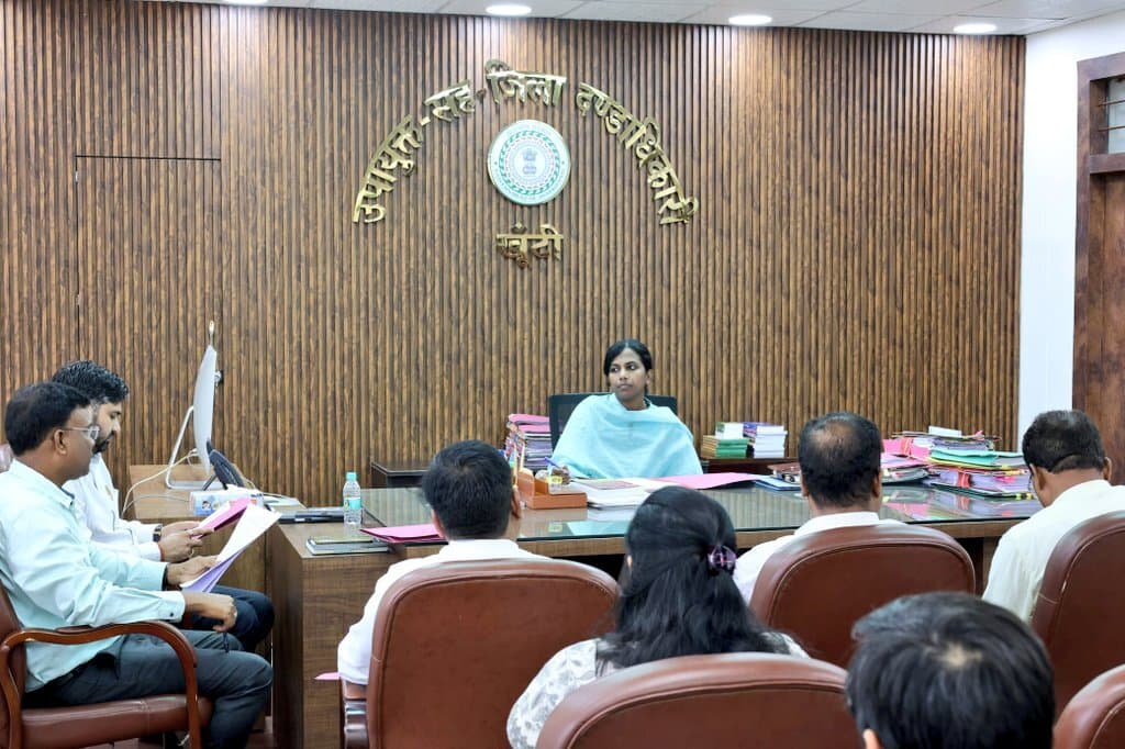 डीसी ने की एकलव्य मॉडल आवासीय विद्यालय के संचालन को लेकर बैठक