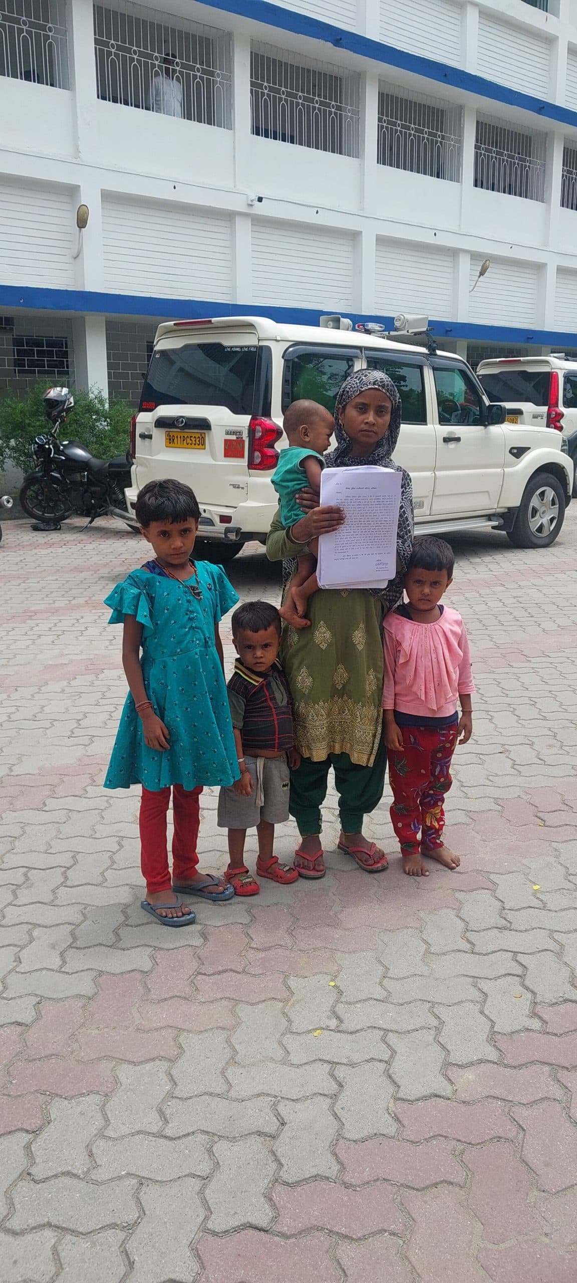 पीड़िता ने घर से निकाले जाने पर एसपी से लगायी न्याय की गुहार