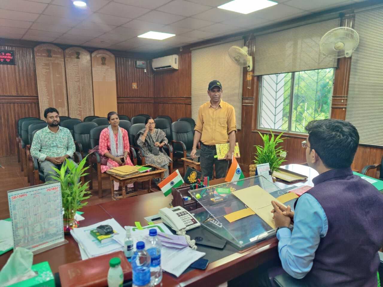 पांच आवेदनों का अनुमोदन, एक पर पुन: विमर्श करने का निर्देश